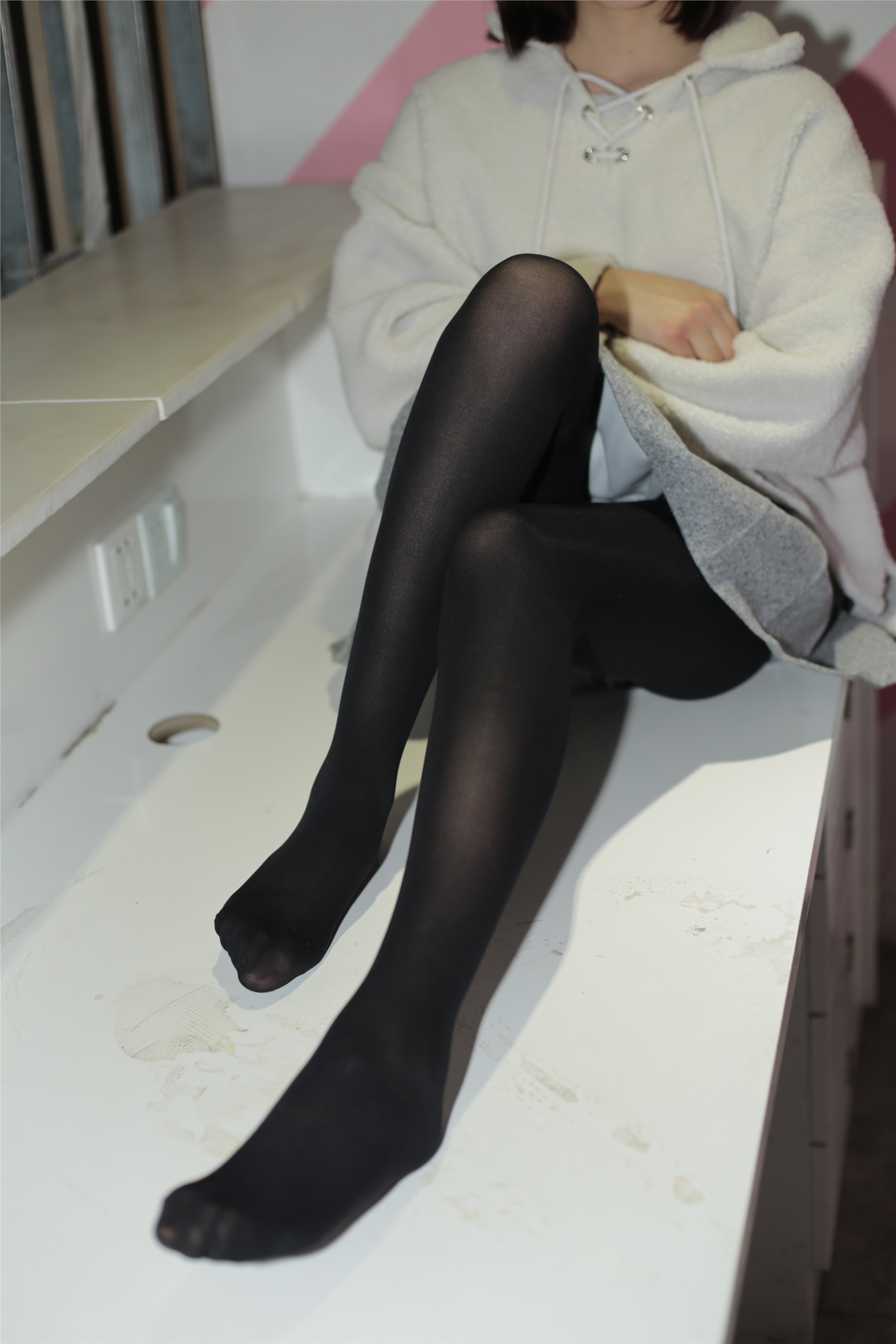 奈丝写真 NO.077 猫璃-纯黑的丝 正红的鞋